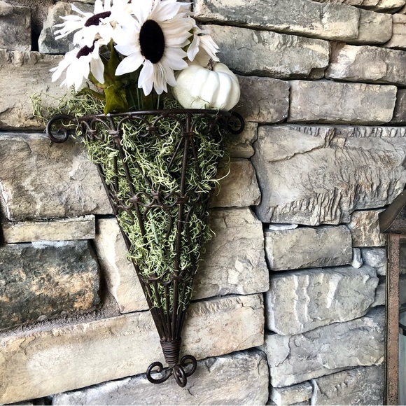 NWT Large Ornate Metal Cone Shape Bronze Garden Flower Wall Architectural Urn - Picture 6 of 9